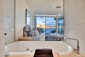 Colley 11-11 Sub-Penthouse Luxurious Glenelg - Image 3