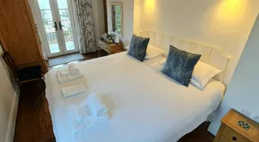 Newberry Wood Guesthouse - Image 2