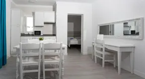 FERRERA SUITES - Image 4