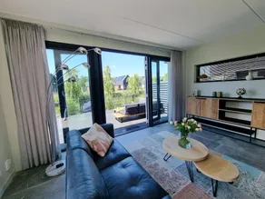 Luxurious detached water villa with jetty - Image 2