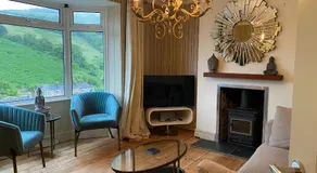 Dartmouth, 10 minute walk to Water Front, Amazing Water & Valley Views, Quiet & Relaxing, Sleeps up to 9 - Image 2