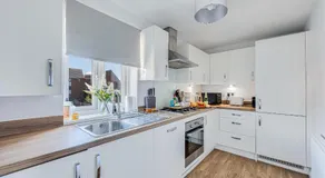 The Coach House • Aircon • 60'' Smart TV • Driveway Parking • Garden • Fast Wifi • Yoko Property - Image 4