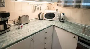 BumbleBee Apartment with AC - Image 5