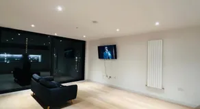 London city airport 2 bed apartment - Image 4