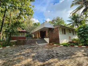 Golden castle villa with pool - Image 4