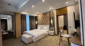 Green Park Hotel - Image 2