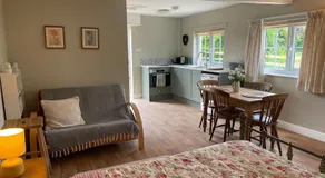 Garden cottage near River Exe - Image 2