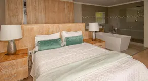 Modern double story beach house - Image 2