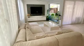 Moderne Wohnung mit Einrichtung - Image 5