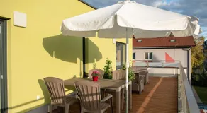 Solid Gold Garni Hotel - Image 4
