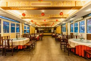 Shanhai Holiday Hotel - Image 3