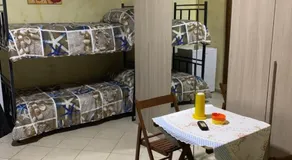 Airport Bedroom House - Image 5