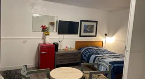Cedar Vista Motel - Image 2