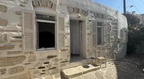 Ancient Wall House - Image 5
