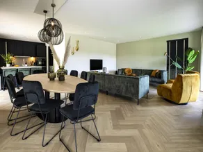 Beautiful villa with spacious garden - Image 3