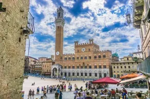 Stylish Apartment near Siena I Private Parking & Air Con & WiFi - Image 5
