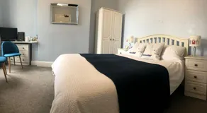 Knoll Guest House - Image 2