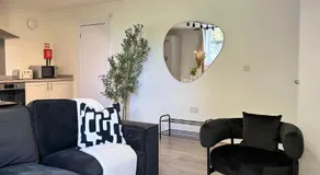 Modern 2BR Flat By Ankers Short Term Rental Stockport Direct Train to Airport - Image 4