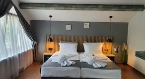 Kamelia guest rooms - Image 2