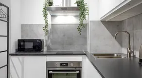 New Tranquil Apartments with FREE PARKING - Image 2