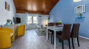 Villa Bionda Beachfront Apartments, Old Town Novigrad - Image 4