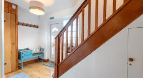 Port View House 3-Bedroom Self Catering Family Home with Garden Near Cardiff - Image 3