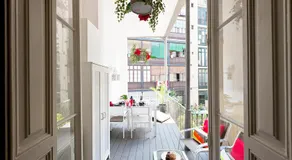 Great location with private terrace - Image 2