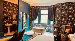 Mollys Boutique Hotel - Image 2