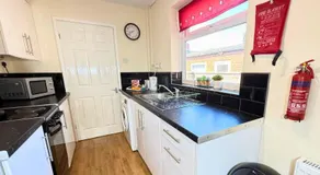SPACIOUS 3 BEDROOM HOUSE WITH FREE STREET PARKING and WIFI IDEAL FOR CONTRACTORS by NORTH WEST ACCOMMODATION - Image 4