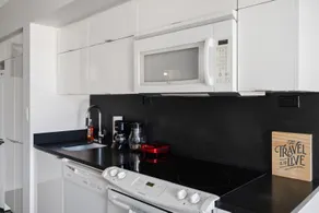 Ent District 3 Bedroom + 2Bath + Parking+ CN Tower - Image 5