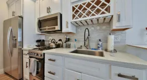 1000#3 Renovated Home by Beach & Sand - AC & More! - Image 4