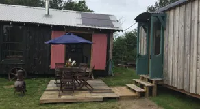 Sky View Shepherd's Huts with Woodburning Hot Tub - Image 4