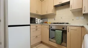 Relaxing 2-Bed Coastal Escape in Port Talbot - Image 5