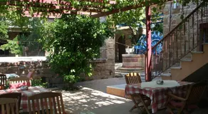 Manganos Apartments - Image 5