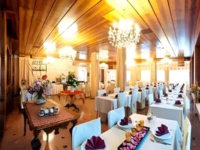 MoMo Seaview Hotel - Image 3
