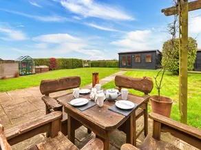 Holiday Home in Kent Near Scenic Parks - Image 4