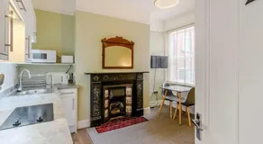 Ground Floor Apartment 2 Minutes from Beach and Town Center - Image 4