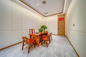 Longsheng Business Hotel - Image 4