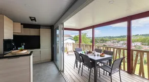 Oihana grand chalet de 2 à 6 pers, chambre parentale, 2 sdb, climatisé, piscine vue et calme à Hasparren-Pays Basque - Image 3