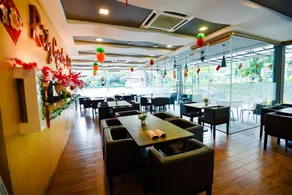 Ritz Suites - Image 4