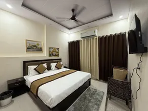 Hotel Pear by Tulsi Inn - Image 2