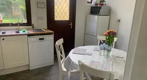 Holiday Home with free parking & 4min to Edinburgh Warverly - Image 4