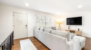 Nall Hills Gem! Great location & new interior! - Image 2
