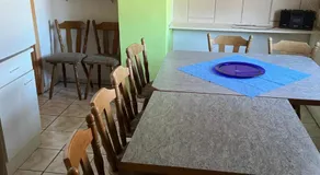 Schöne Zimmer mit gemeinsamer Nutzung von Bad, Toilette und Küche - Image 4