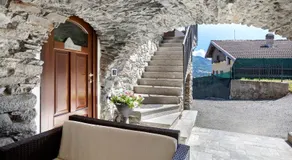 Apartamento 'Maison Bebe Terre Blanche' com vista para a montanha, terraço privado e acesso Wi-Fi - Image 4