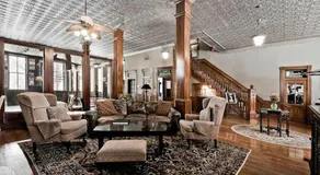 New Orleans Hotel Eureka Springs - Image 3