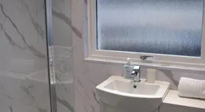 Kelpies Serviced Apartments- Cromwell Apt - Image 5