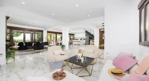 Appartement de vacances avec sauna, barbecue et piscine privée | Vue ville - Image 3