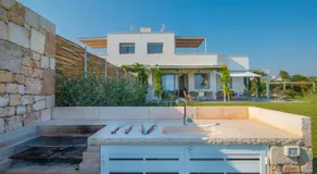 TD Villa Ponente Luxury Villa with Sea View Pool - Image 4