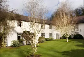Sunday Hotels Box Hill - Image 5
